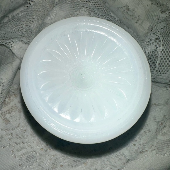 Scalloped edge milk glass goblet - Picture 4 of 4